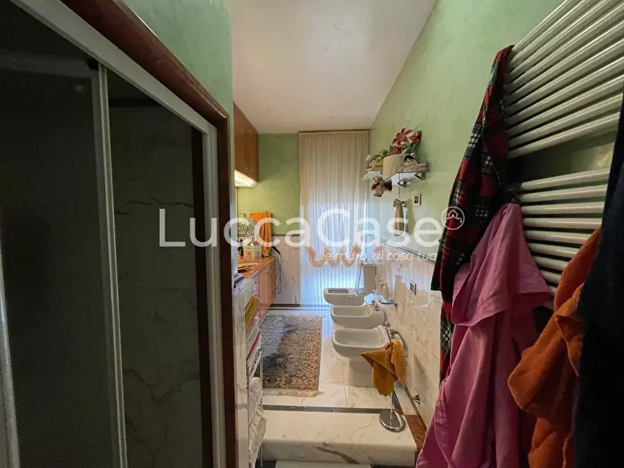 Immagine 33 di Villa in vendita  a Capannori