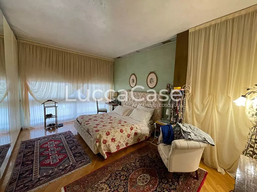 Immagine 25 di Villa in vendita  a Capannori