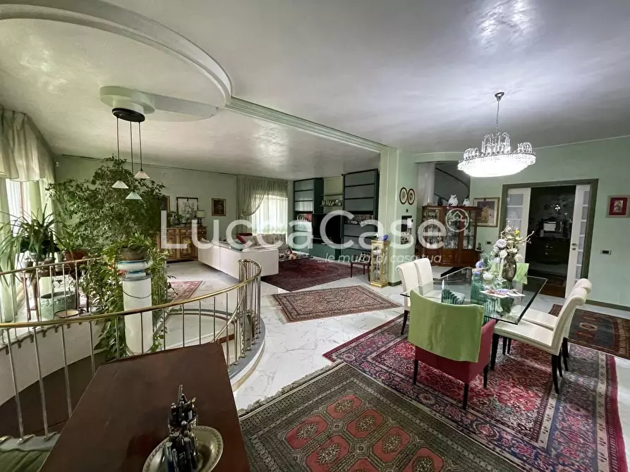 Immagine 10 di Villa in vendita  a Capannori