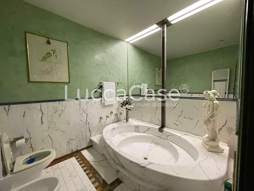 Immagine 14 di Villa in vendita  a Capannori