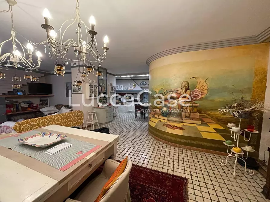 Immagine 21 di Villa in vendita  a Capannori