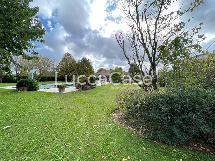 Immagine 16 di Villa in vendita  a Capannori