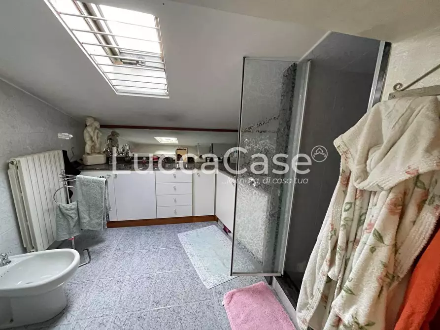 Immagine 31 di Villa in vendita  a Capannori