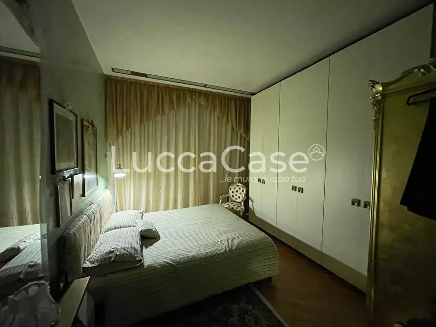 Immagine 27 di Villa in vendita  a Capannori