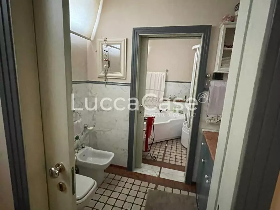 Immagine 22 di Villa in vendita  a Capannori