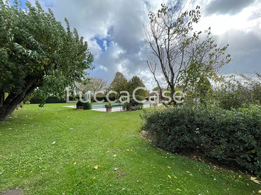 Immagine 15 di Villa in vendita  a Capannori