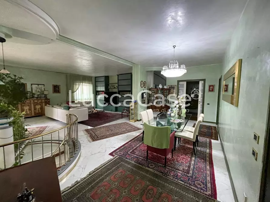 Immagine 11 di Villa in vendita  a Capannori