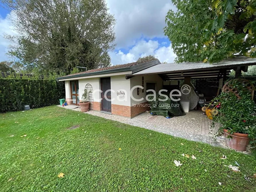 Immagine 17 di Villa in vendita  a Capannori