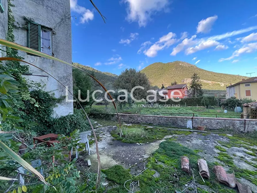 Immagine 1 di Casa indipendente in vendita  a Lucca