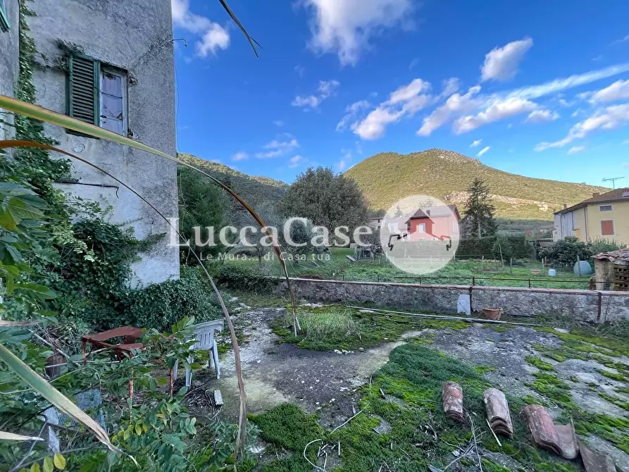 Immagine 1 di Casa indipendente in vendita  a Lucca