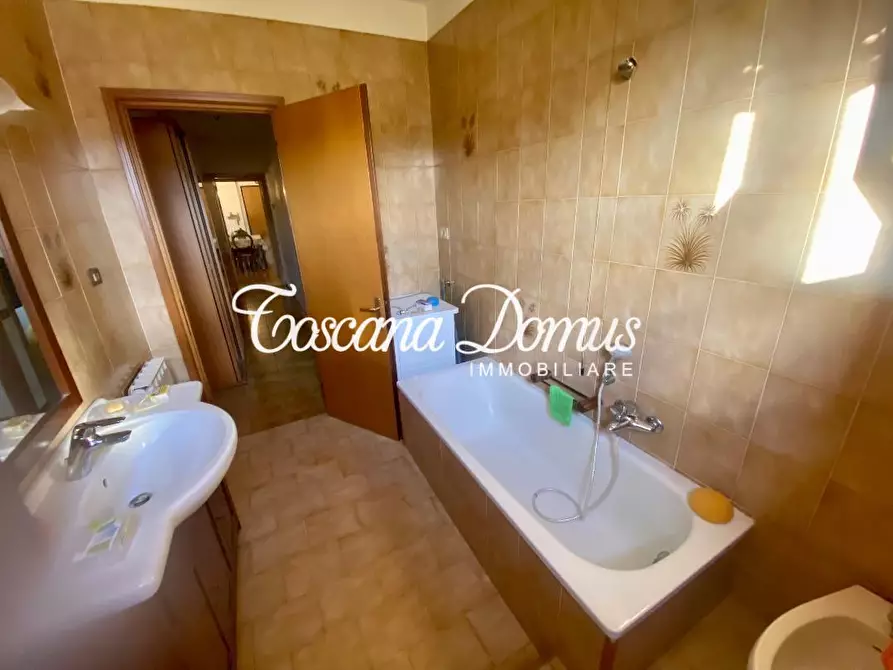 Immagine 11 di Appartamento in vendita  a Siena