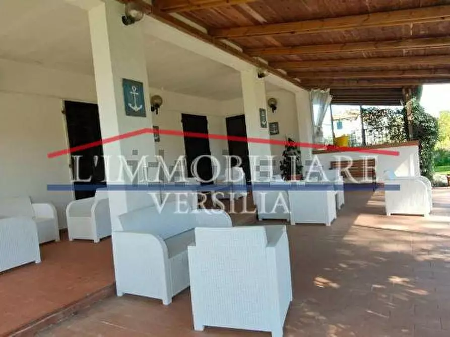 Immagine 4 di Villa in vendita  a Carrara