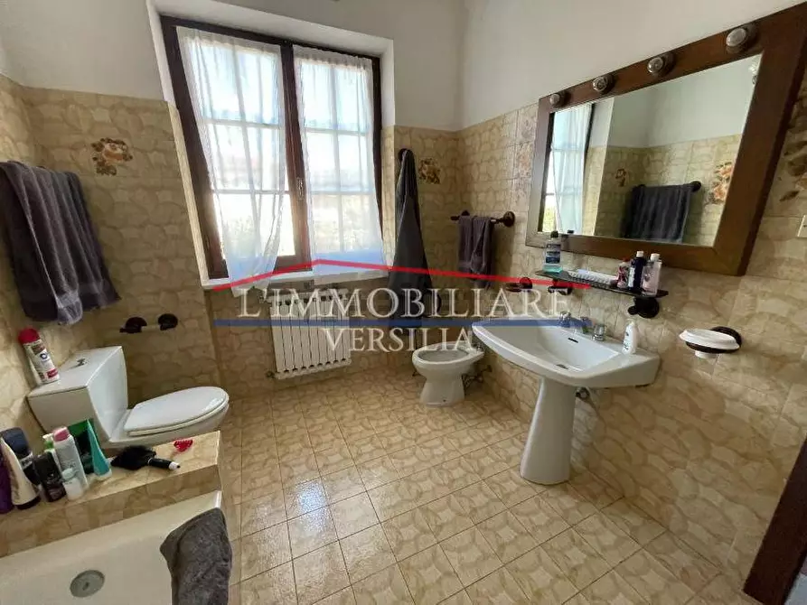 Immagine 23 di Villa in vendita  a Carrara