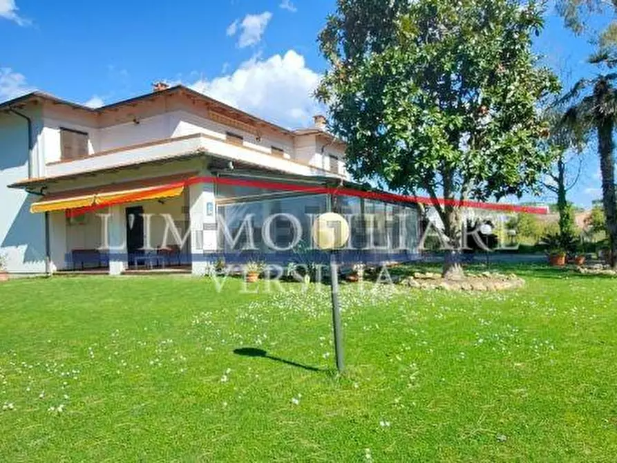 Immagine 3 di Villa in vendita  a Carrara