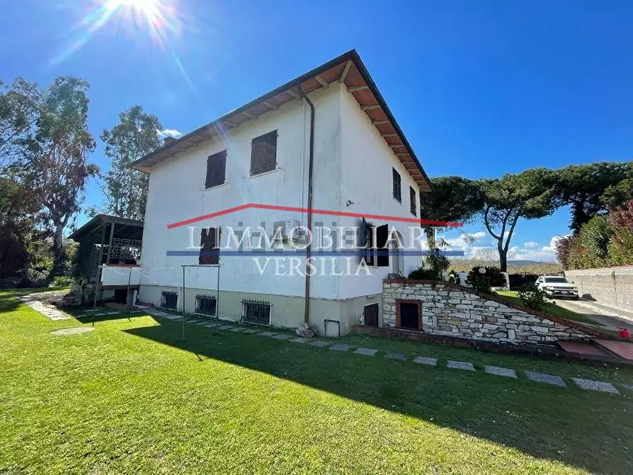 Immagine 26 di Villa in vendita  a Carrara