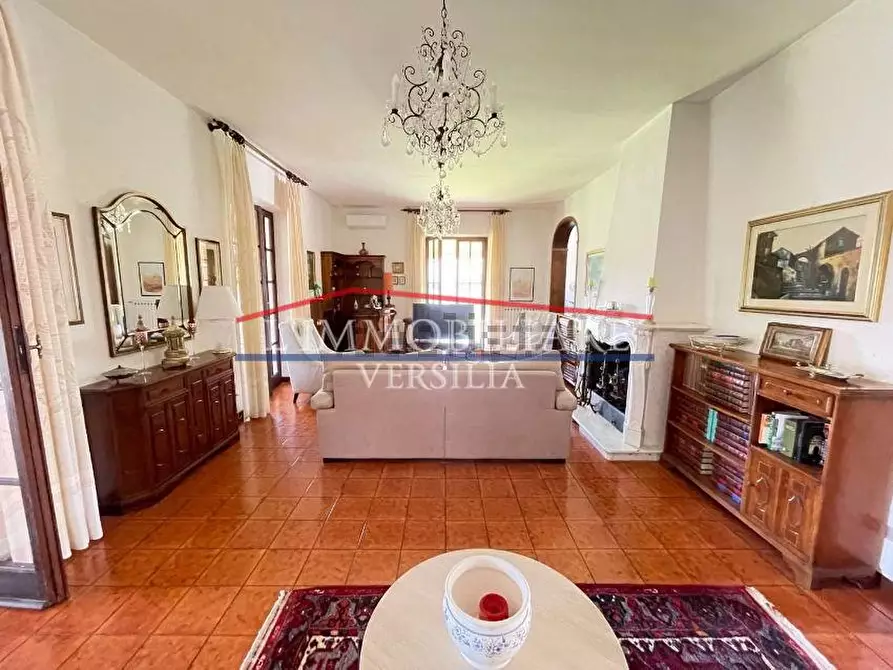 Immagine 8 di Villa in vendita  a Carrara