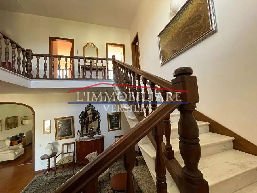 Immagine 11 di Villa in vendita  a Carrara
