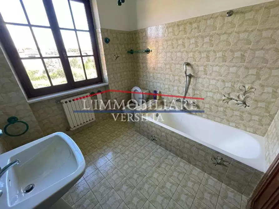 Immagine 22 di Villa in vendita  a Carrara