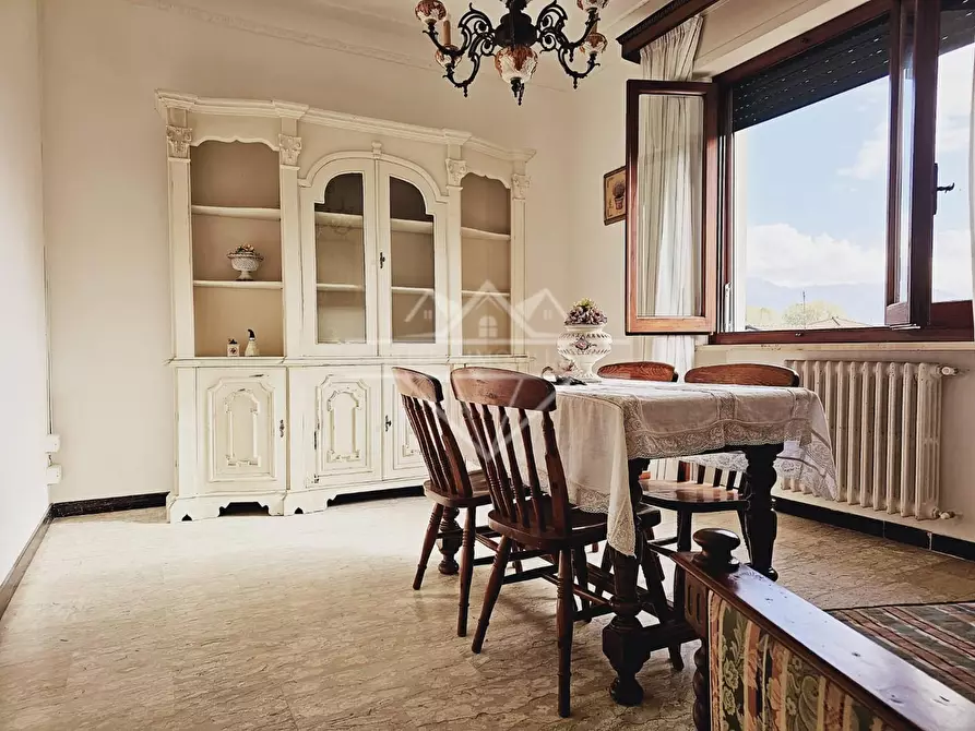 Immagine 11 di Appartamento in vendita  a Massa