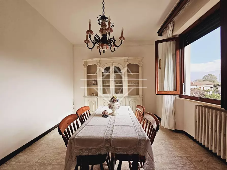 Immagine 10 di Appartamento in vendita  a Massa