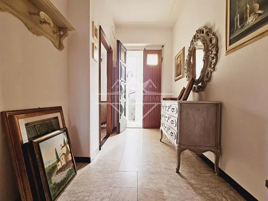 Immagine 3 di Appartamento in vendita  a Massa