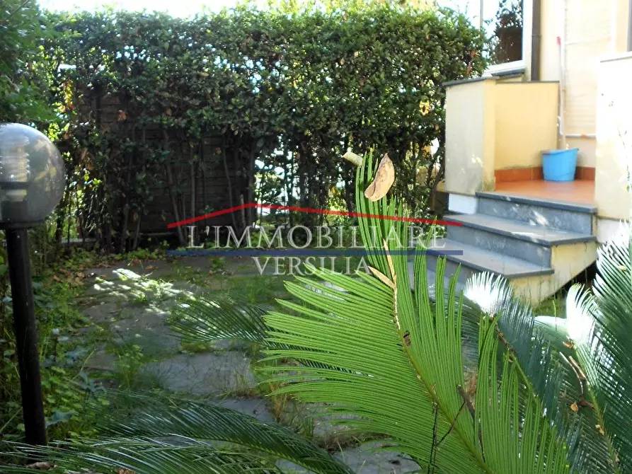 Immagine 1 di Appartamento in vendita  a Massa