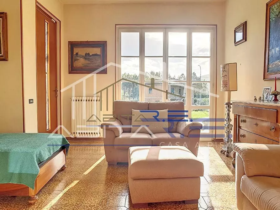 Immagine 1 di Villa in vendita  a San Giuliano Terme