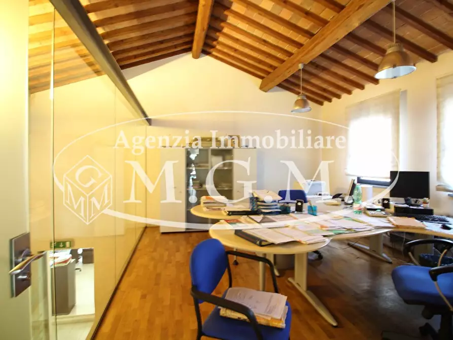 Immagine 10 di Ufficio in vendita  a Pontedera