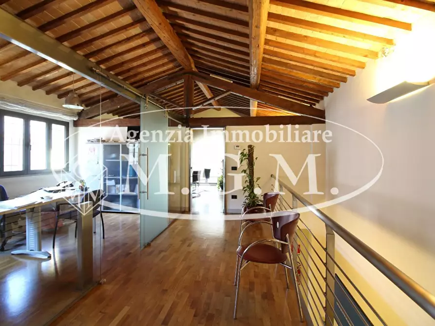 Immagine 11 di Ufficio in vendita  a Pontedera