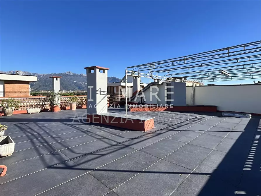 Immagine 2 di Mansarda in vendita  a Massa