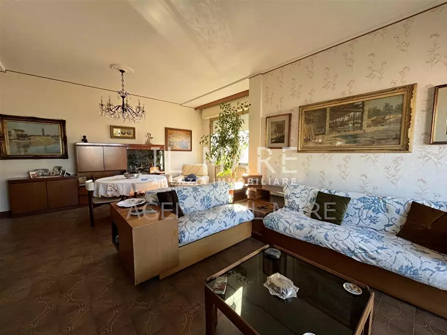 Immagine 9 di Mansarda in vendita  a Massa