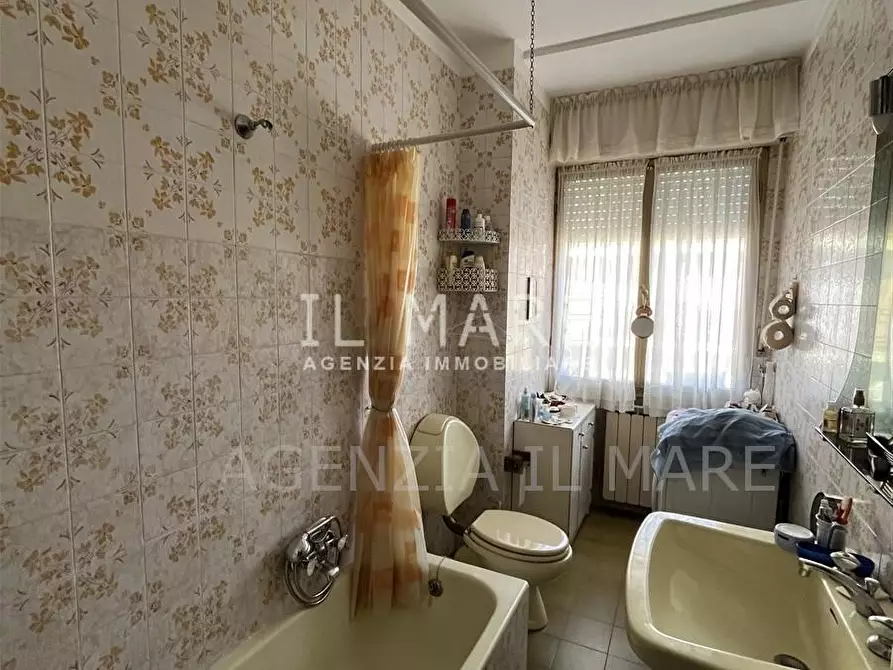 Immagine 17 di Mansarda in vendita  a Massa