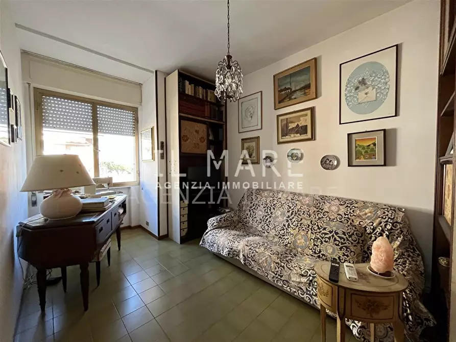 Immagine 13 di Mansarda in vendita  a Massa