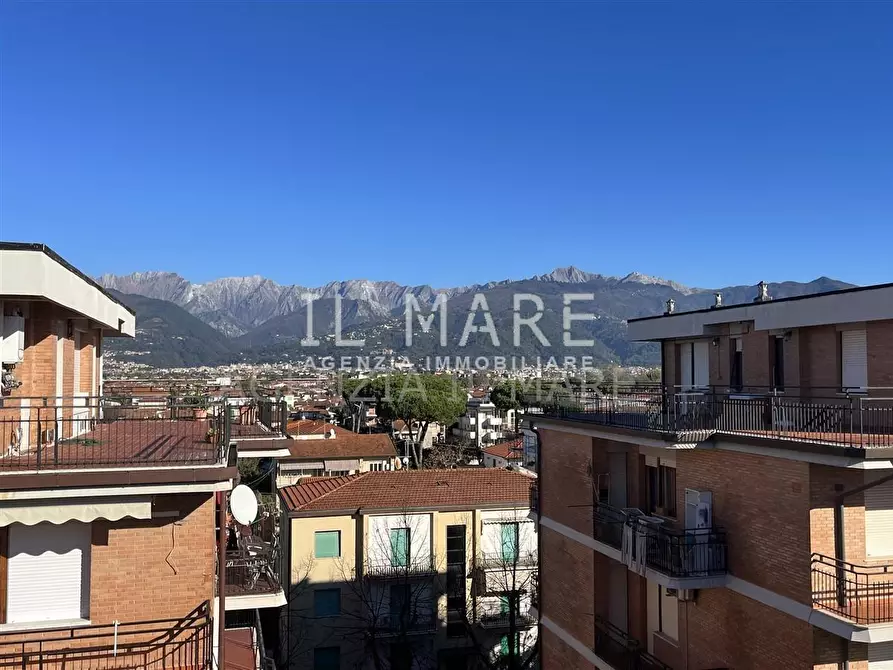 Immagine 4 di Mansarda in vendita  a Massa