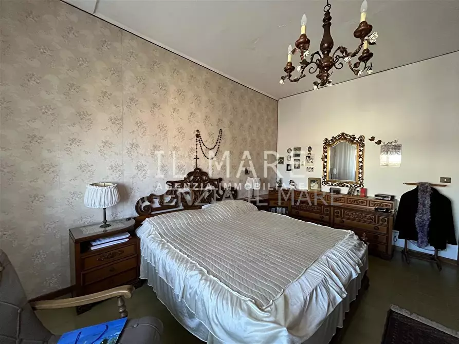 Immagine 15 di Mansarda in vendita  a Massa