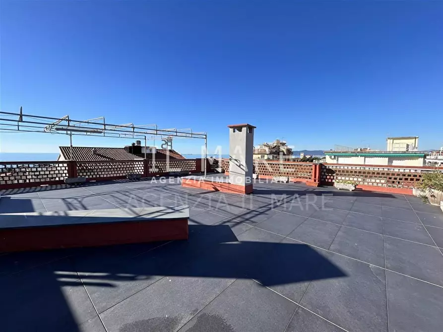 Immagine 1 di Mansarda in vendita  a Massa