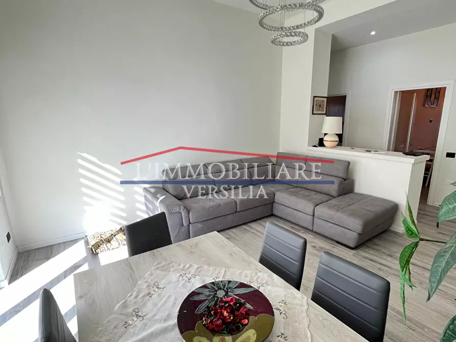 Immagine 2 di Appartamento in vendita  a Carrara