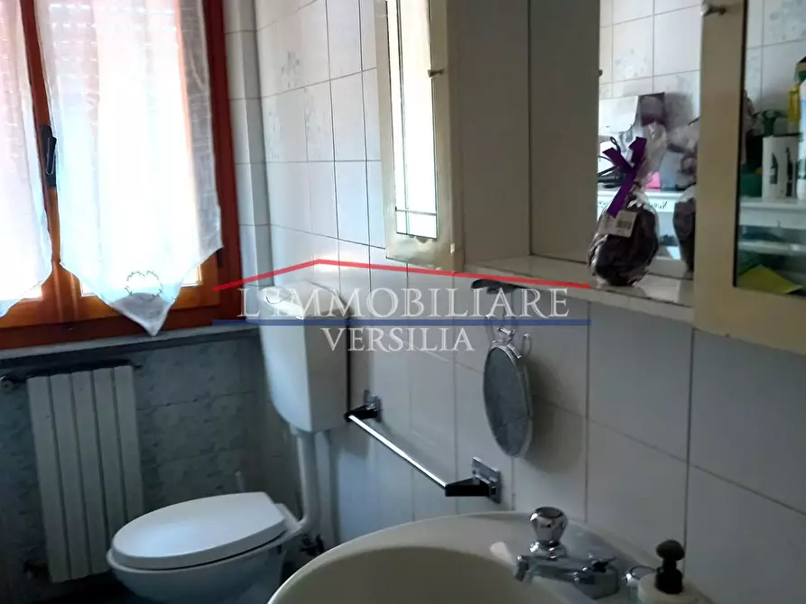 Immagine 40 di Casa bifamiliare in vendita  a Massa