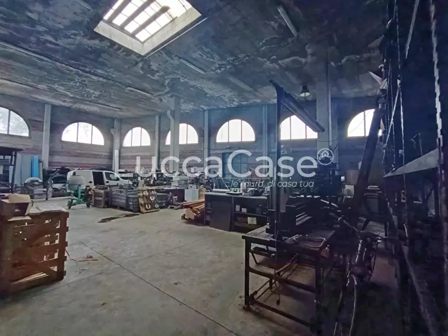 Immagine 1 di Attività artigianale in vendita  a Lucca
