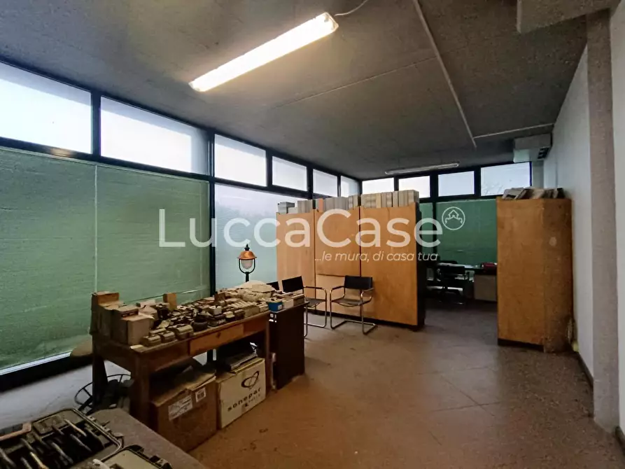 Immagine 9 di Attività artigianale in vendita  a Lucca