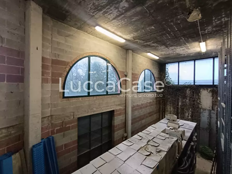 Immagine 4 di Attività artigianale in vendita  a Lucca