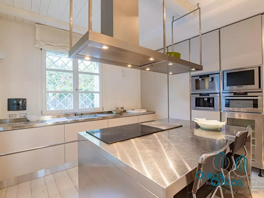 Immagine 12 di Villa in affitto  a Forte Dei Marmi