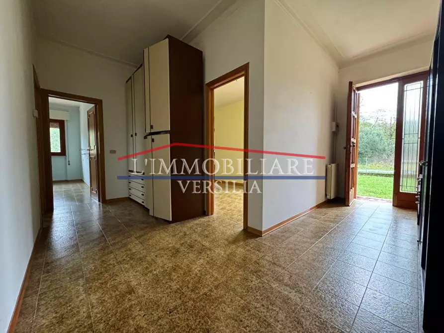 Immagine 17 di Casa indipendente in vendita  a Camaiore