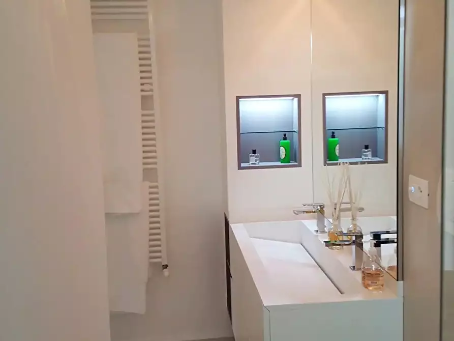 Immagine 10 di Mansarda in affitto  a Forte Dei Marmi