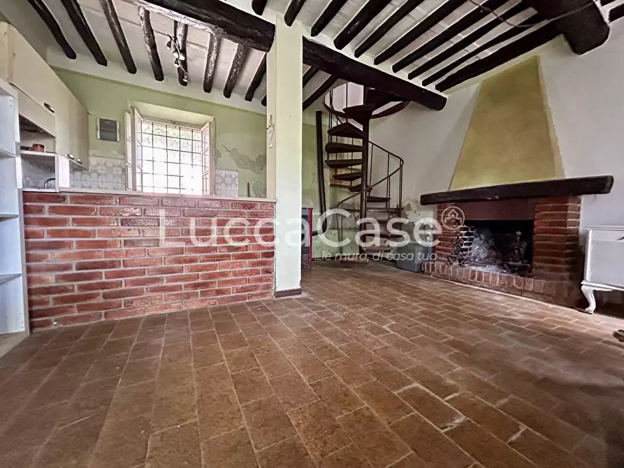 Immagine 36 di Casa colonica in vendita  a Capannori