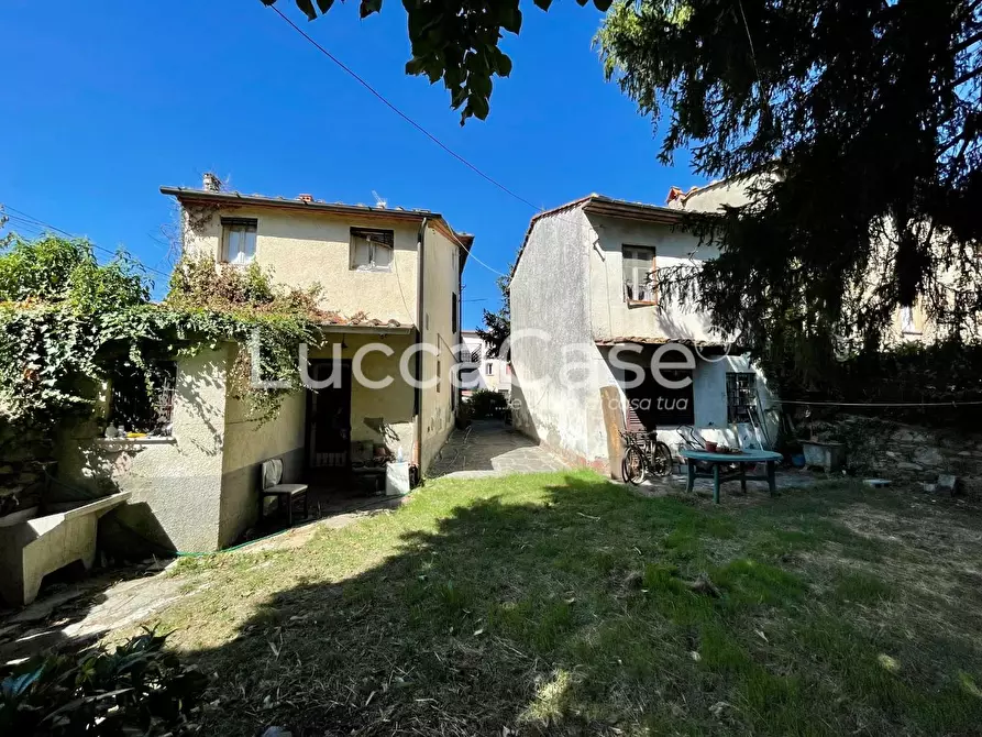 Immagine 27 di Casa colonica in vendita  a Capannori