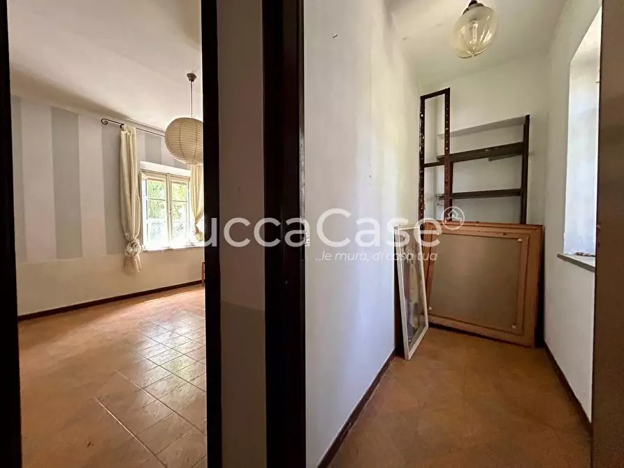 Immagine 45 di Casa colonica in vendita  a Capannori