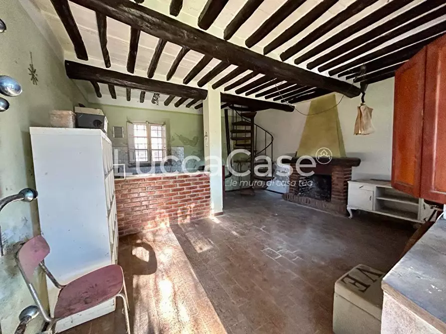 Immagine 33 di Casa colonica in vendita  a Capannori