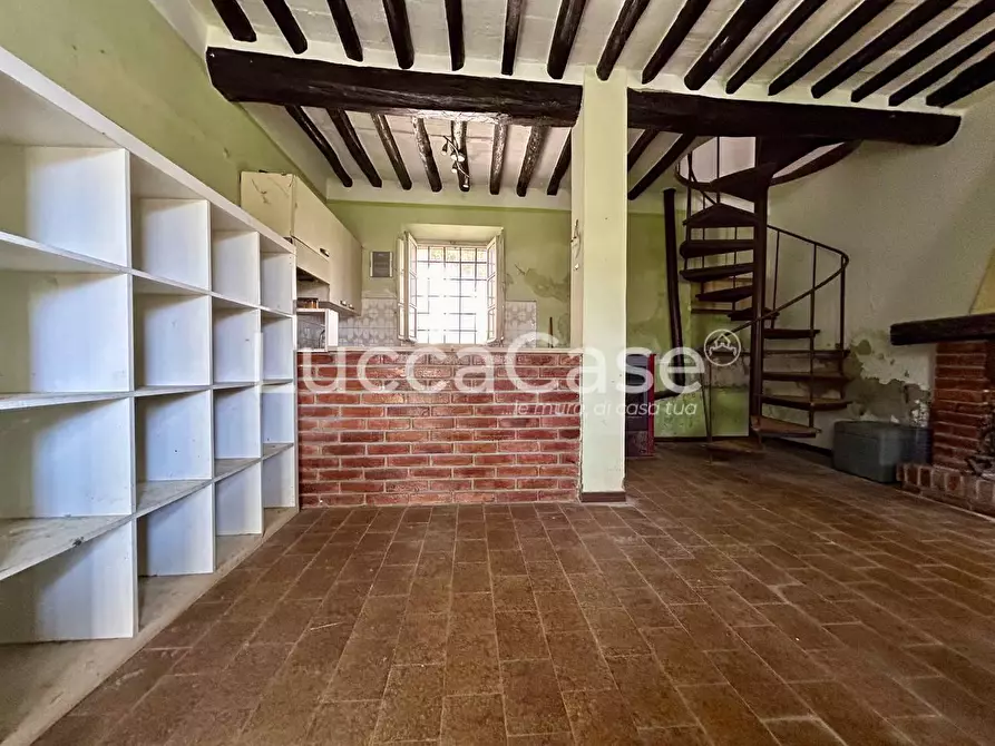 Immagine 34 di Casa colonica in vendita  a Capannori