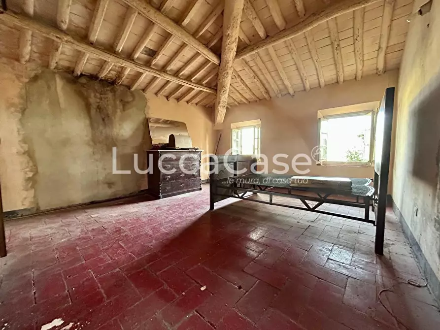 Immagine 25 di Casa colonica in vendita  a Capannori